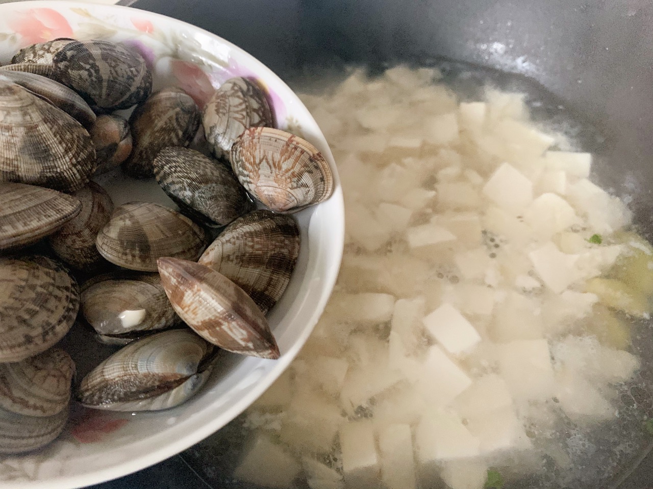 花蛤豆腐汤