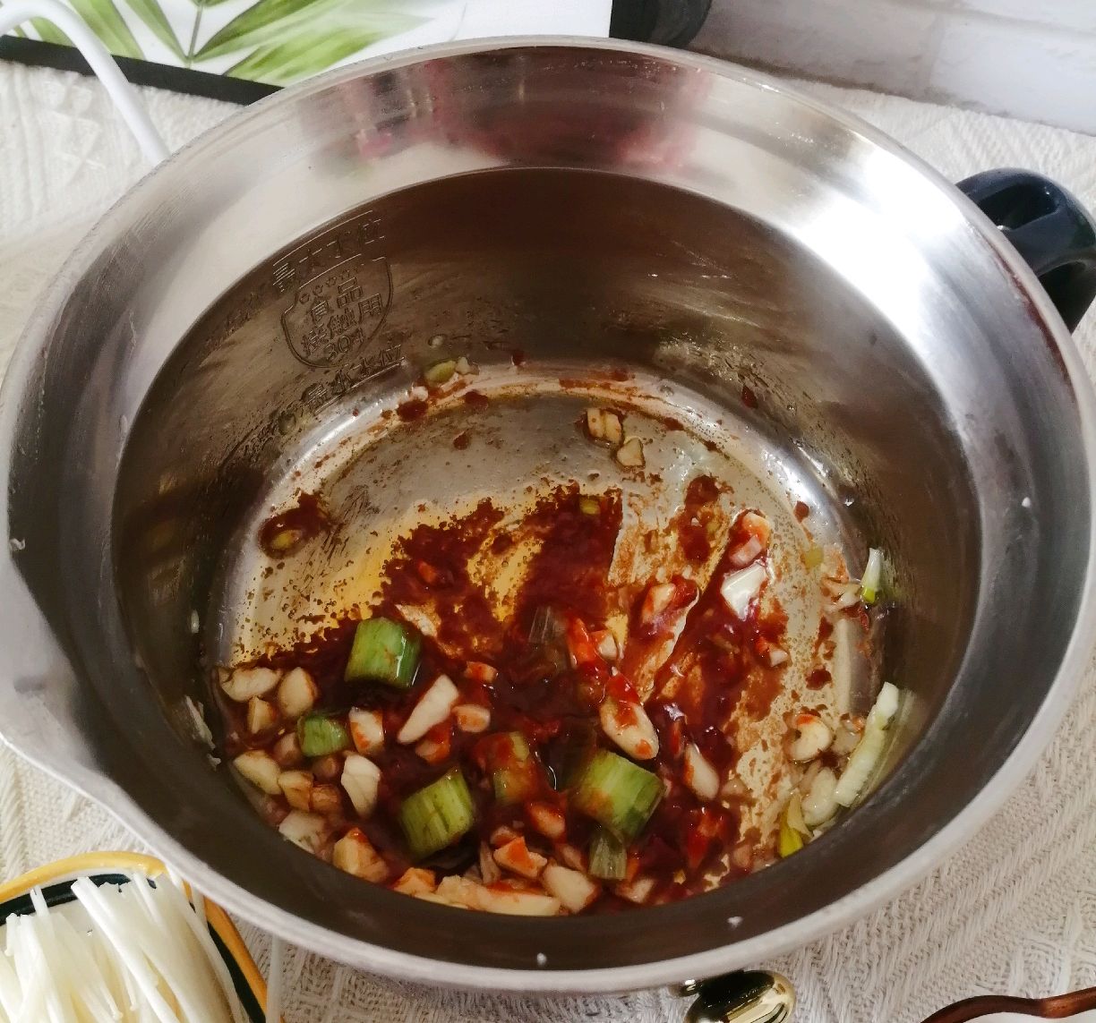 花蛤粉丝煲，鲜香味美