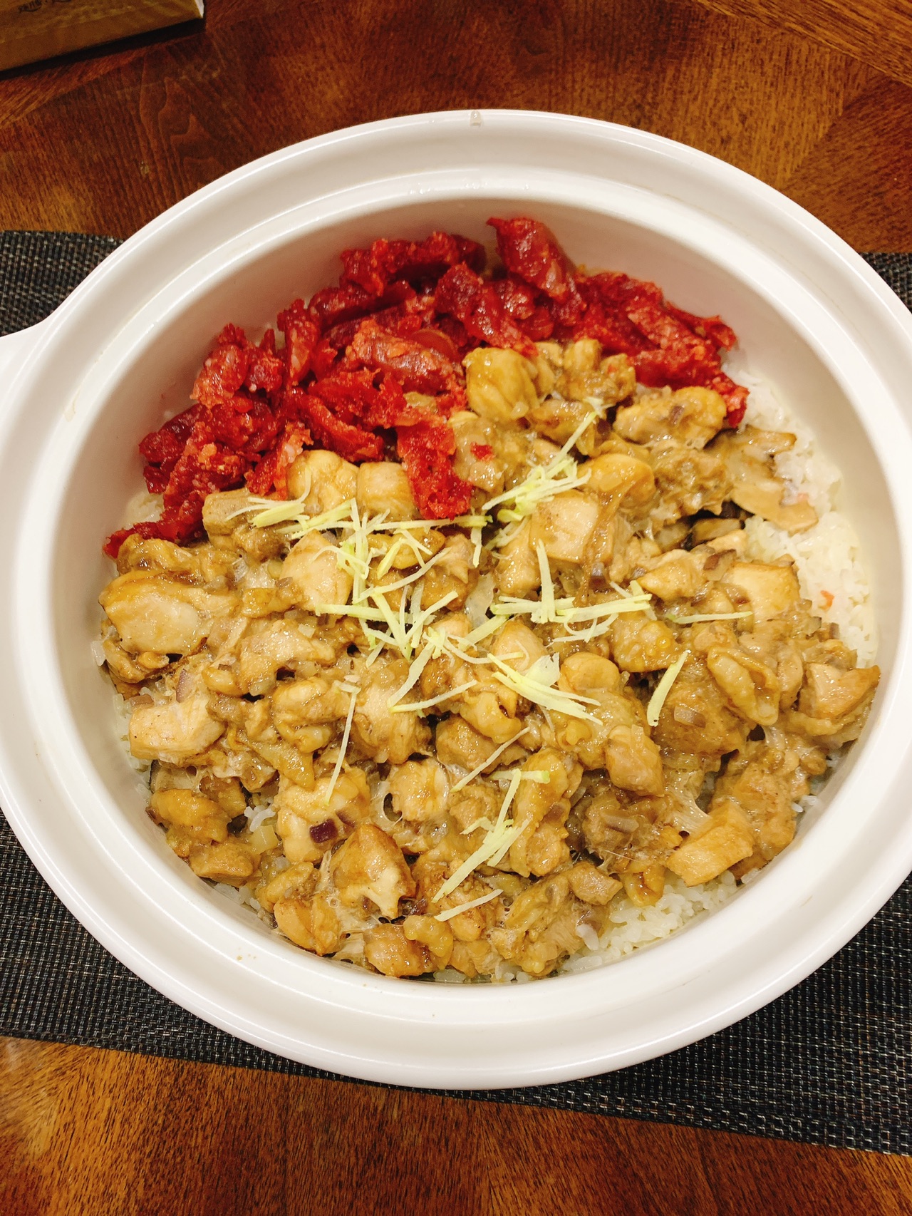 花菇滑鸡煲仔饭