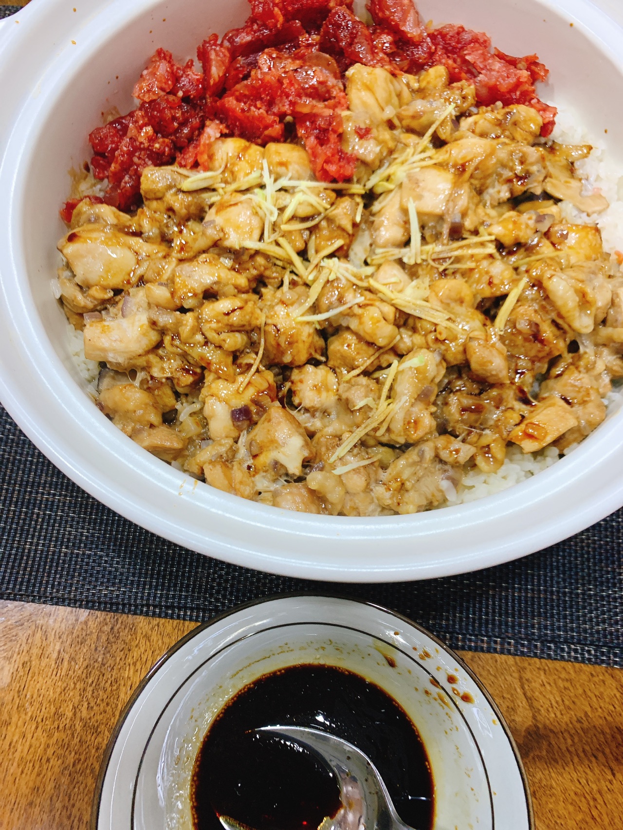 花菇滑鸡煲仔饭