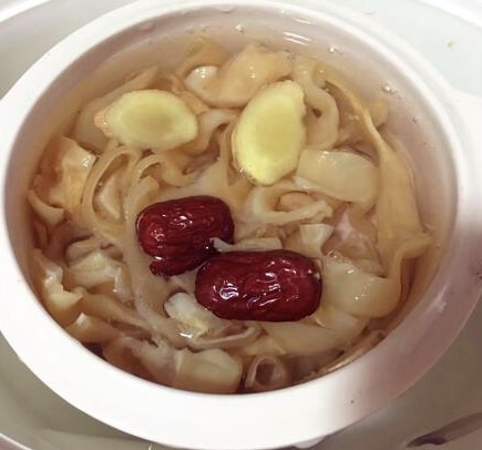 花胶炖排骨鸡汤