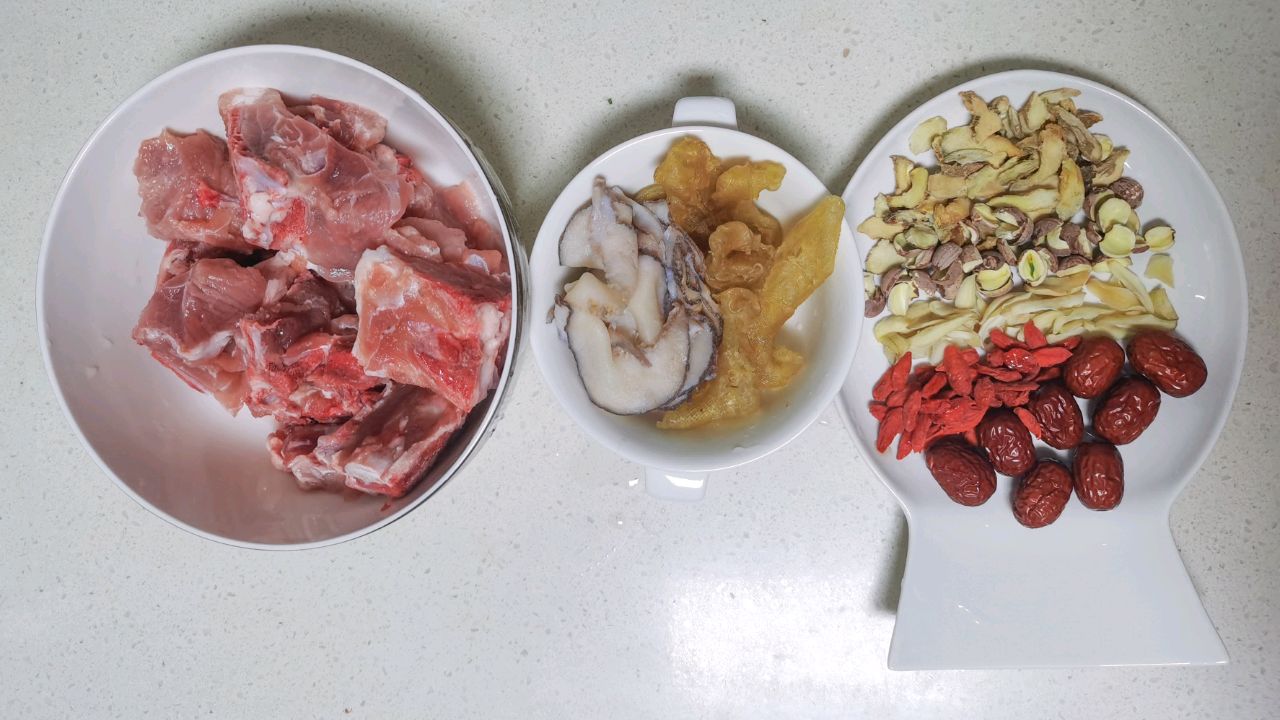 花胶螺片龙骨汤