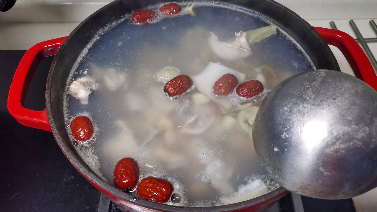 花胶螺片龙骨汤