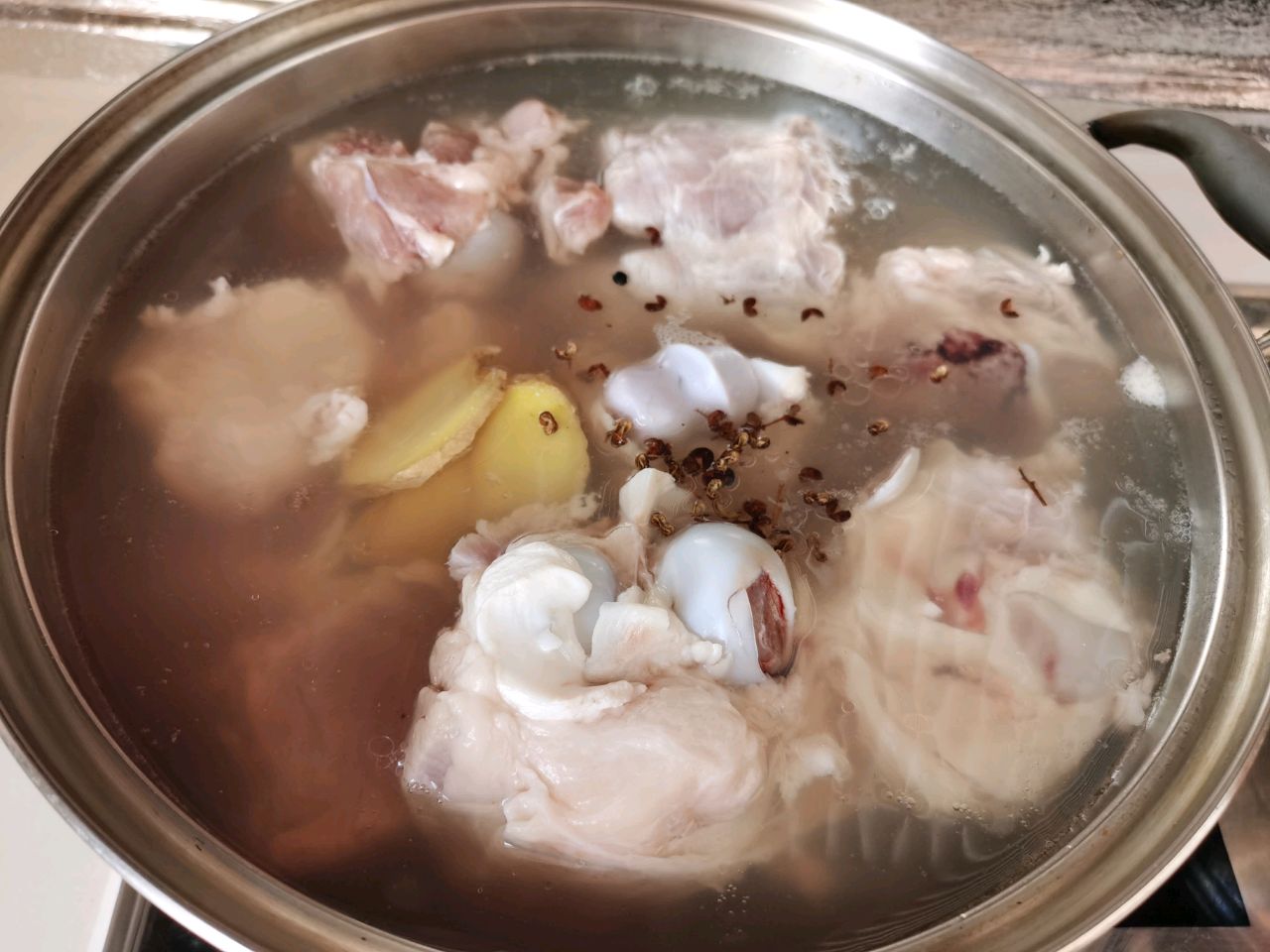 花生莲藕筒骨汤