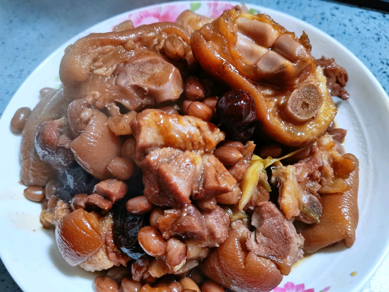 花生焖猪蹄