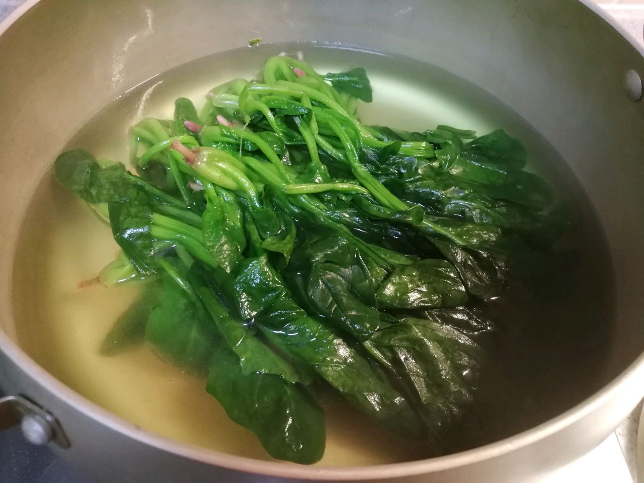 花生米拌菠菜
