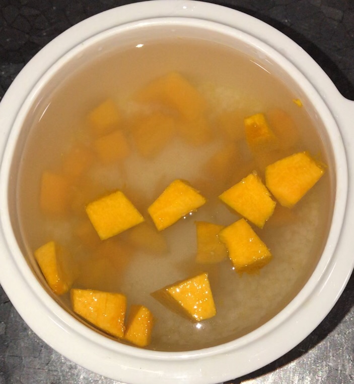 黄灿灿的南瓜小米养生粥