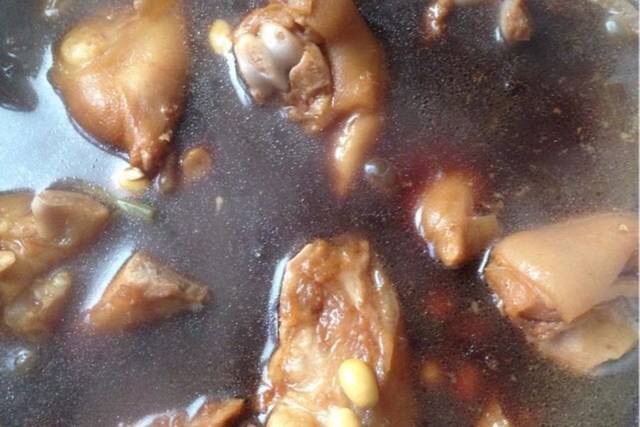 黄豆炖猪脚