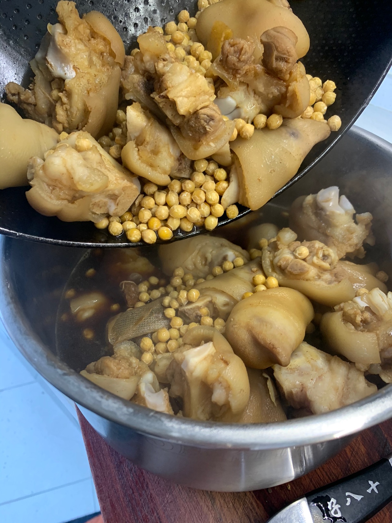 黄豆焖猪脚