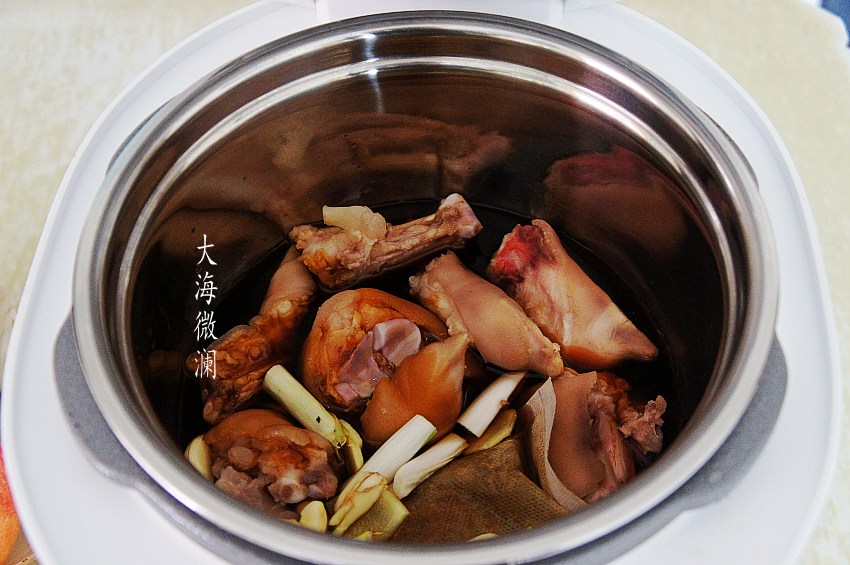 黄豆焖猪蹄