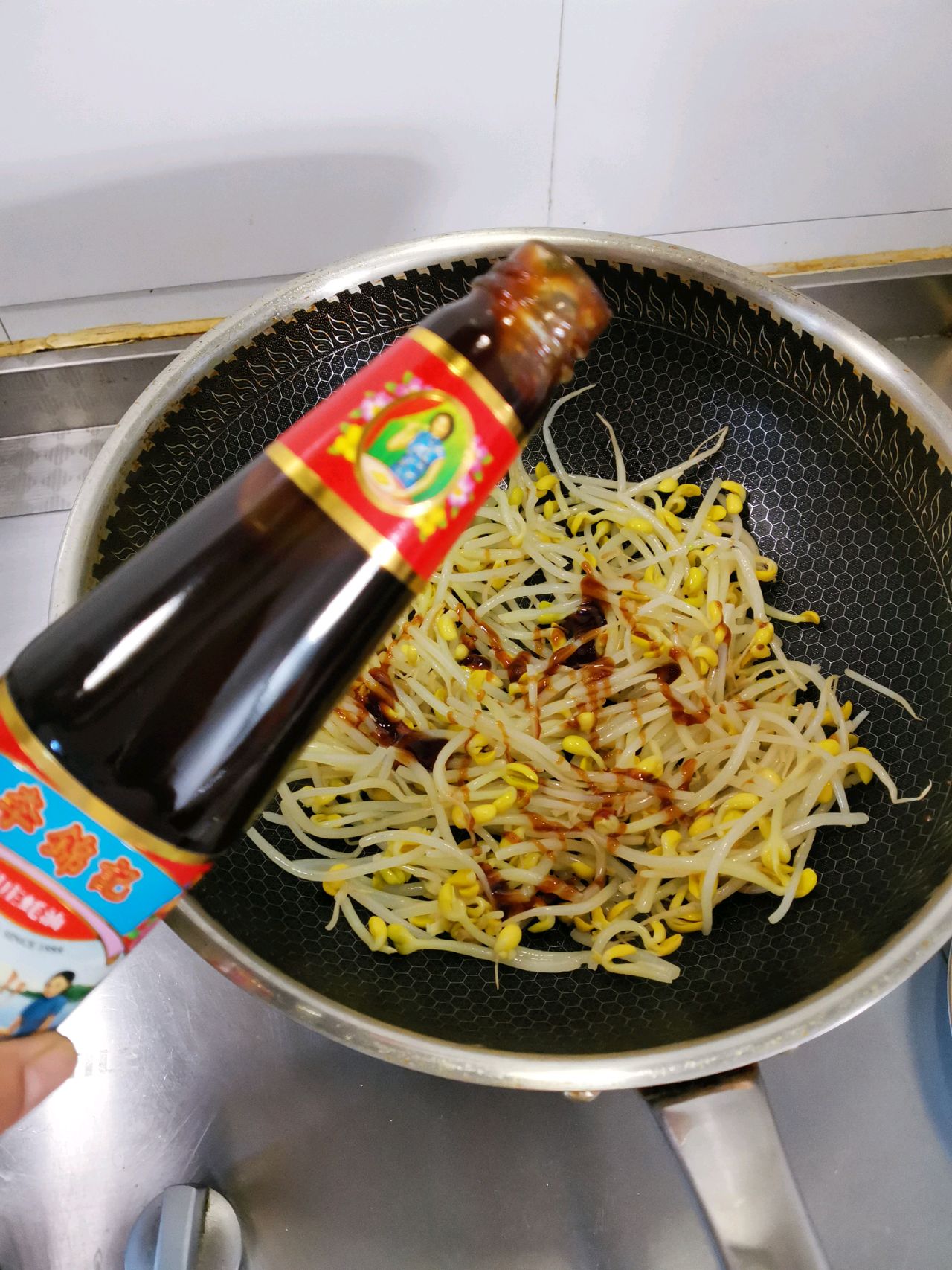 黄豆芽新吃法，蚝油炒黄豆芽