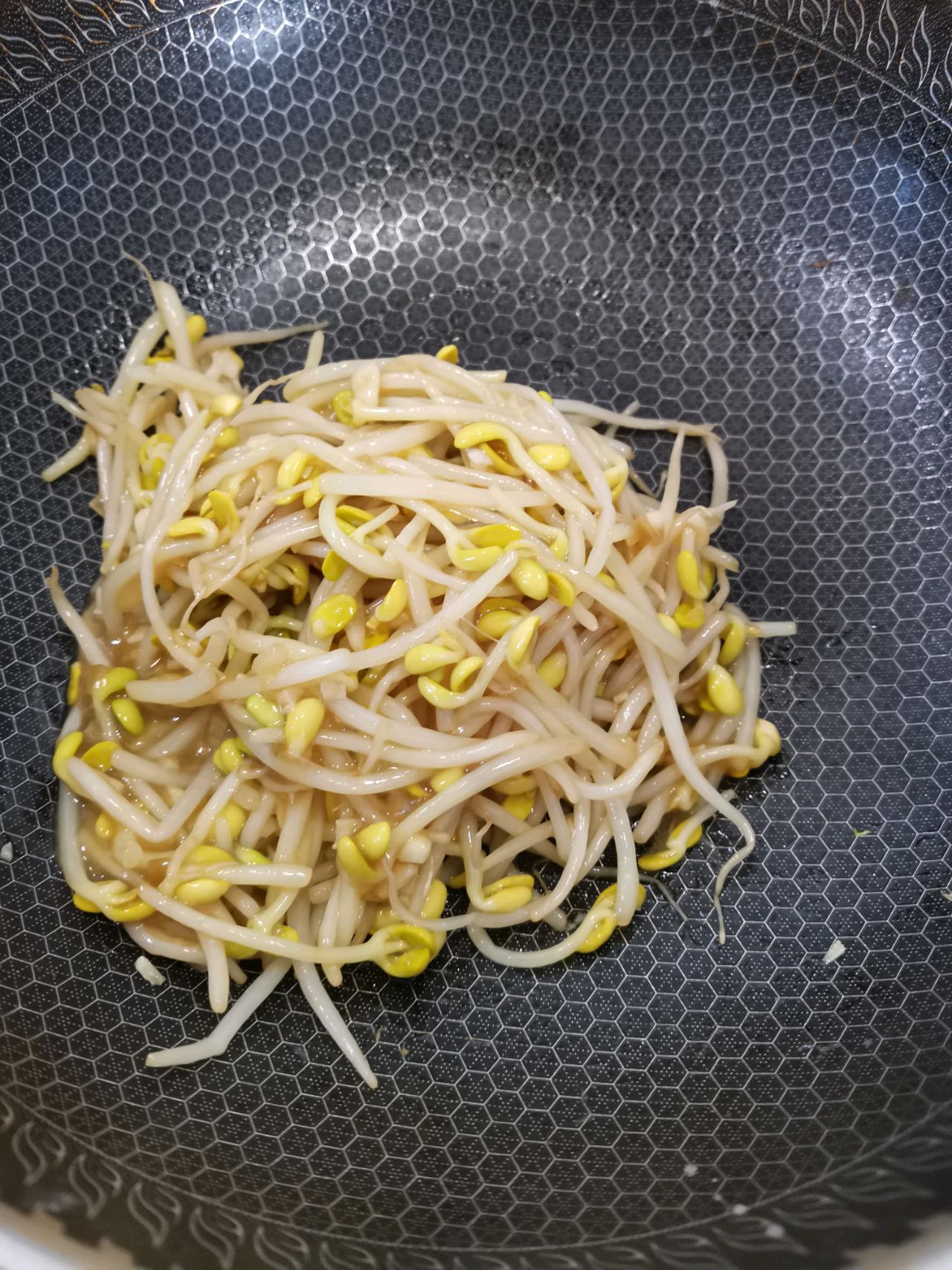 黄豆芽新吃法，蚝油炒黄豆芽