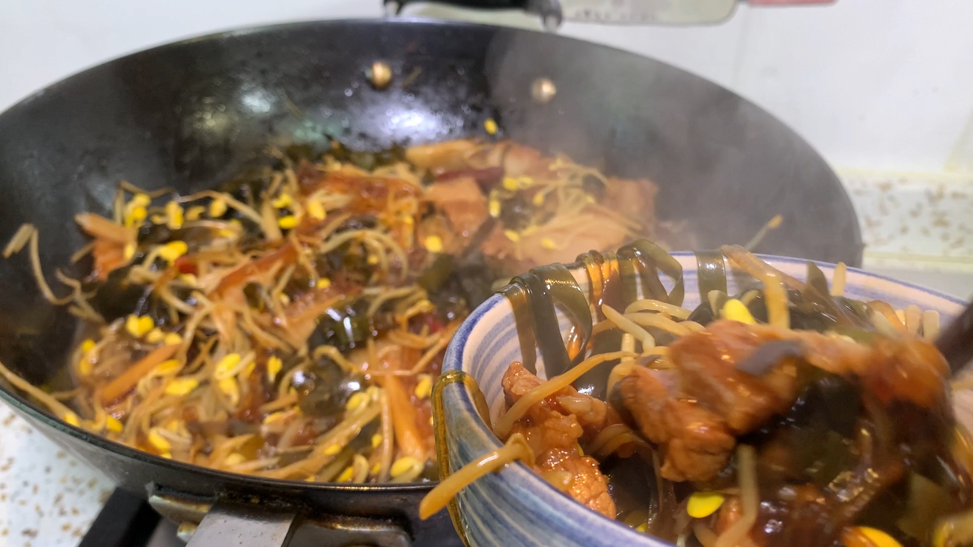 黄豆芽猪肉粉条