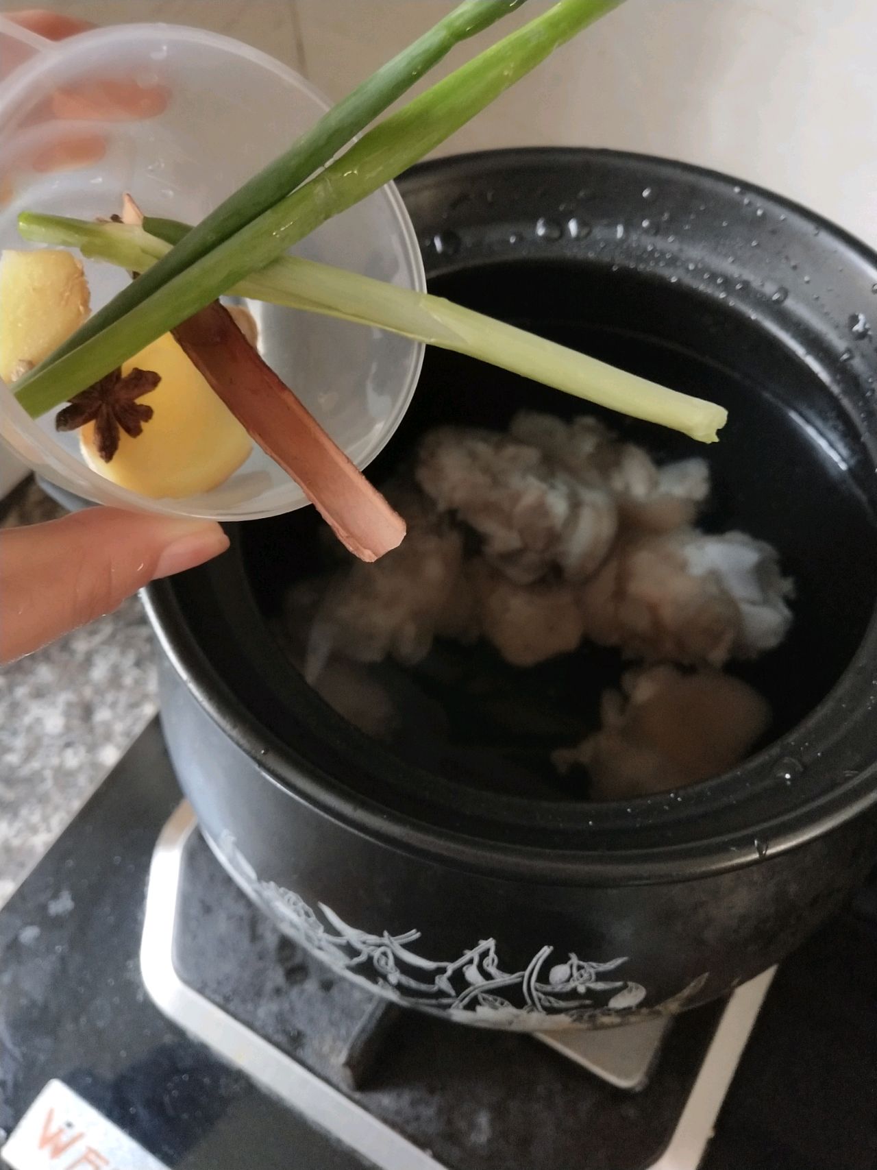 黄豆猪脚汤