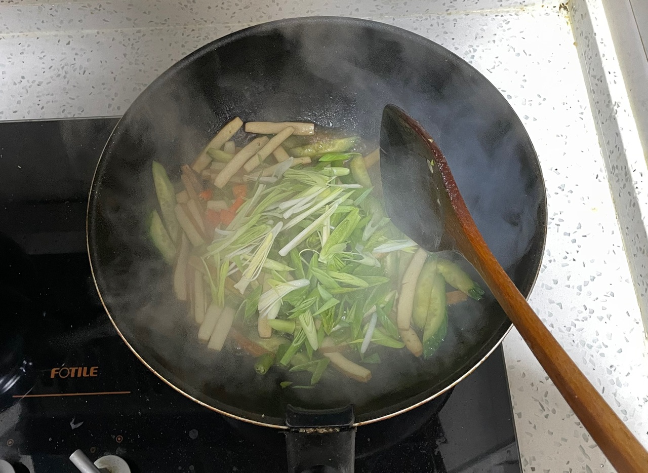 黄瓜炒豆干（下饭菜）