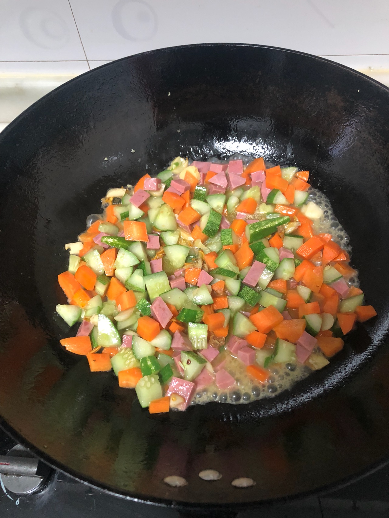黄瓜胡萝卜炒火腿