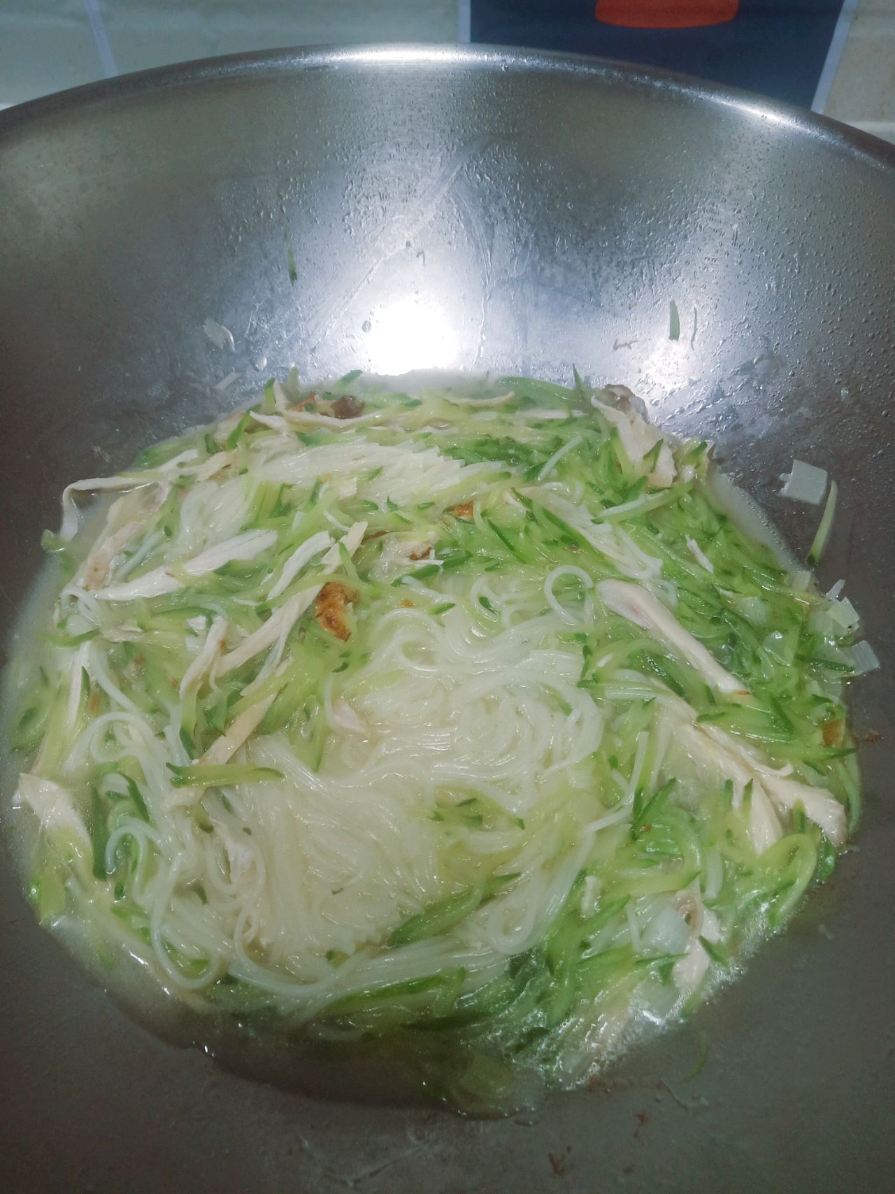 黄瓜鸡丝面 快手早餐