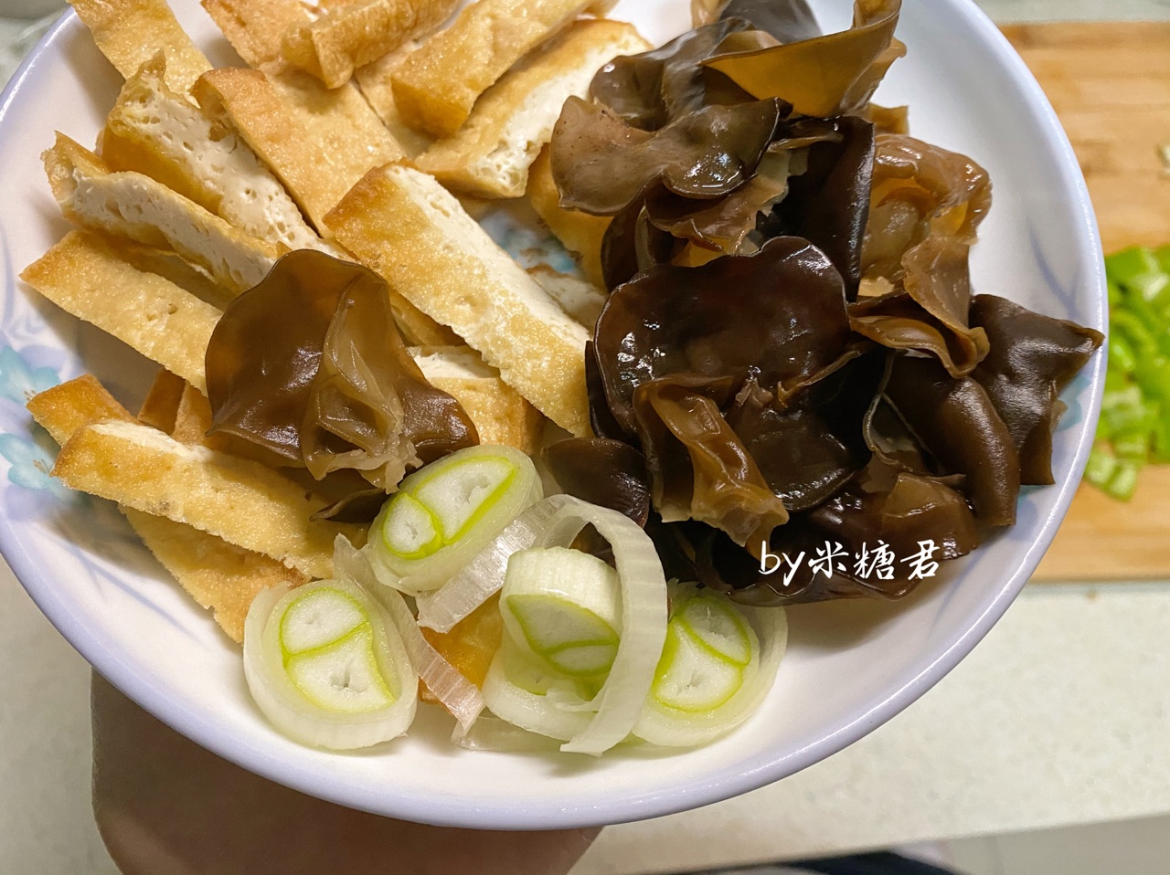 黄瓜油豆腐炒木耳