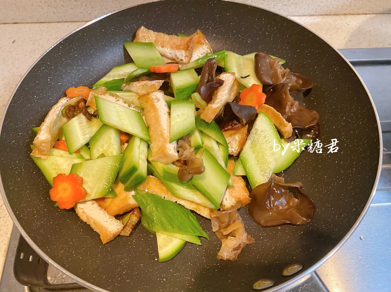 黄瓜油豆腐炒木耳
