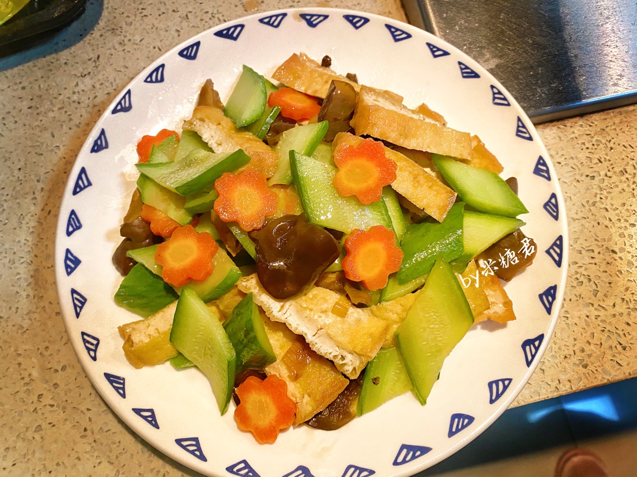 黄瓜油豆腐炒木耳