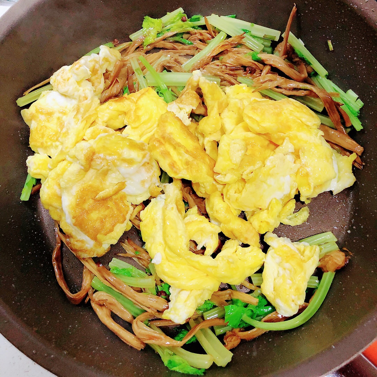 黄花菜炒鸡蛋