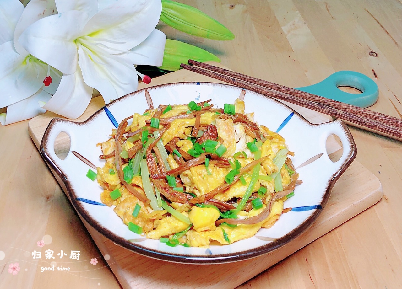 黄花菜炒鸡蛋