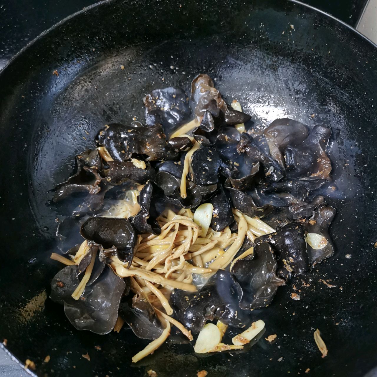 黄花菜木耳炒肉丝