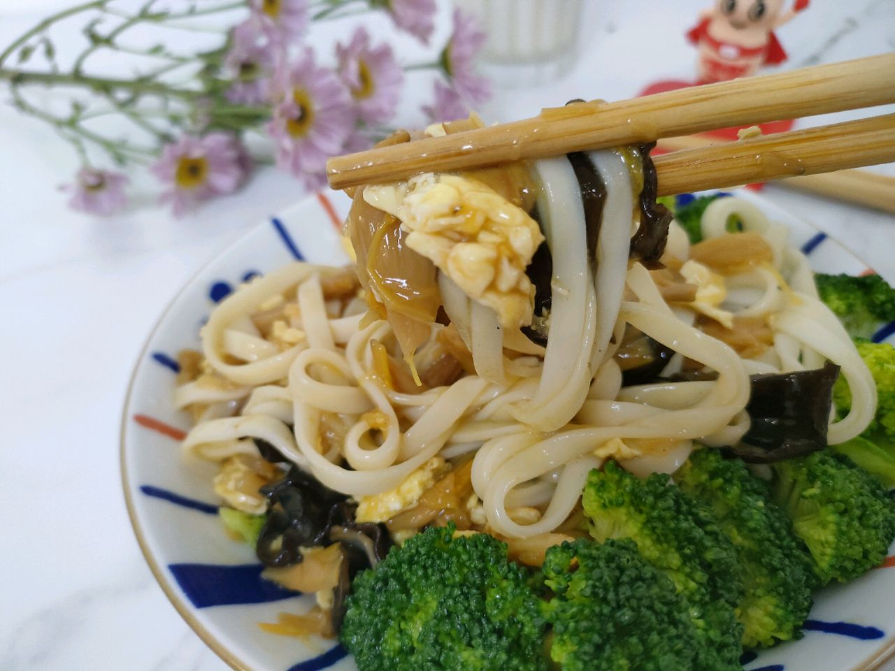 黄花菜木耳鸡蛋打卤面