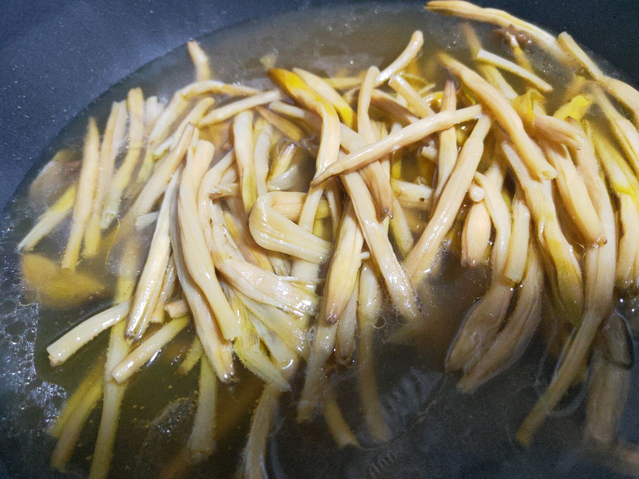 黄花圆子汤
