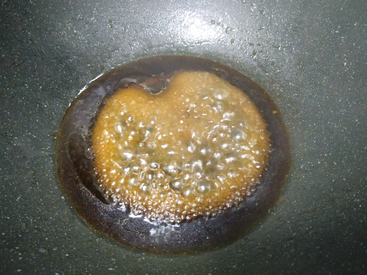 黄姜黄豆焖猪蹄髈