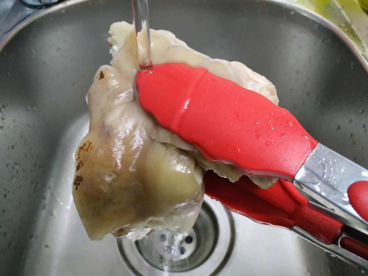 黄姜黄豆焖猪蹄髈