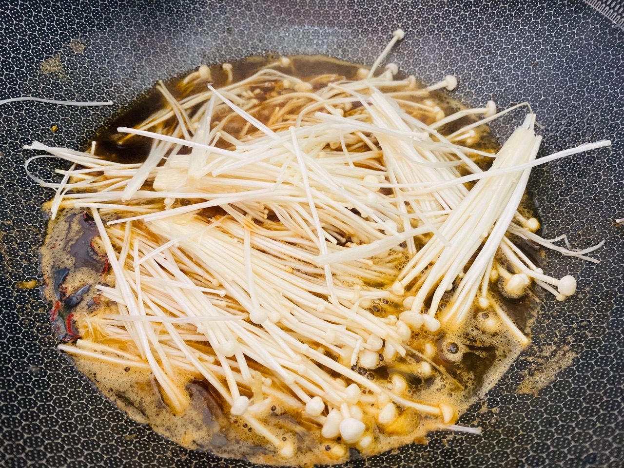 黄金鲈鱼煲