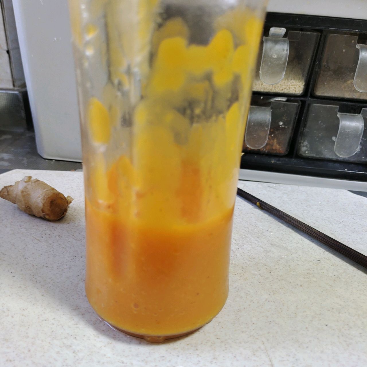 黄金滋补的虫草花炖鸡汤