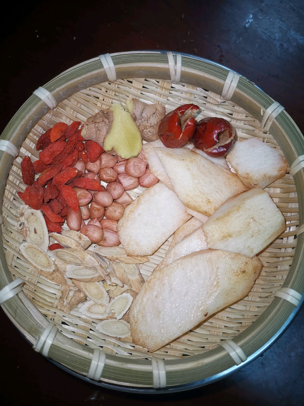 黄芪炖瘦肉