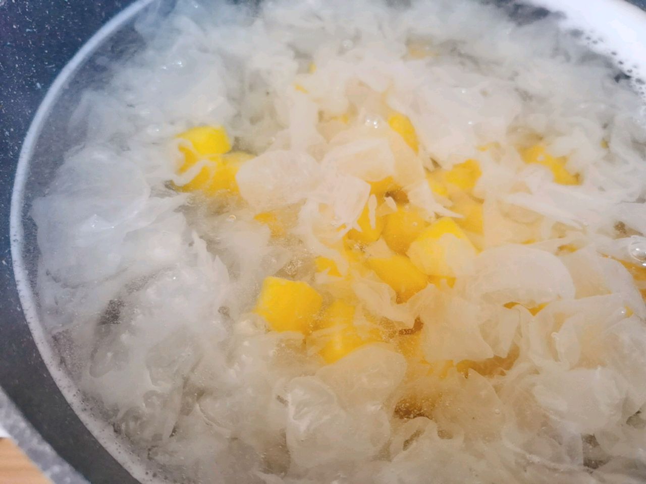 黄桃银耳羹