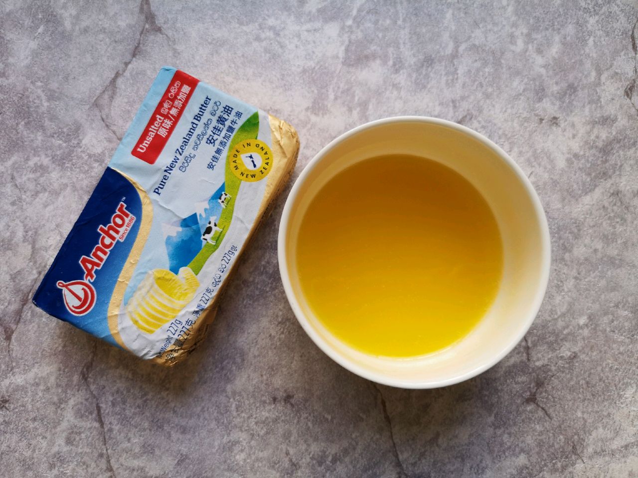 黄油巧克力甜甜圈