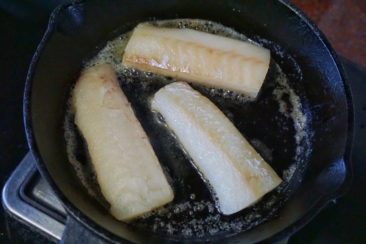 黄油鳕鱼果蔬蛋沙拉