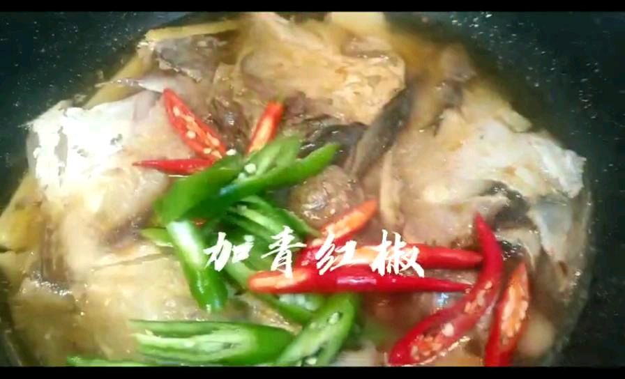 回味无穷的蒜香鲳鱼
