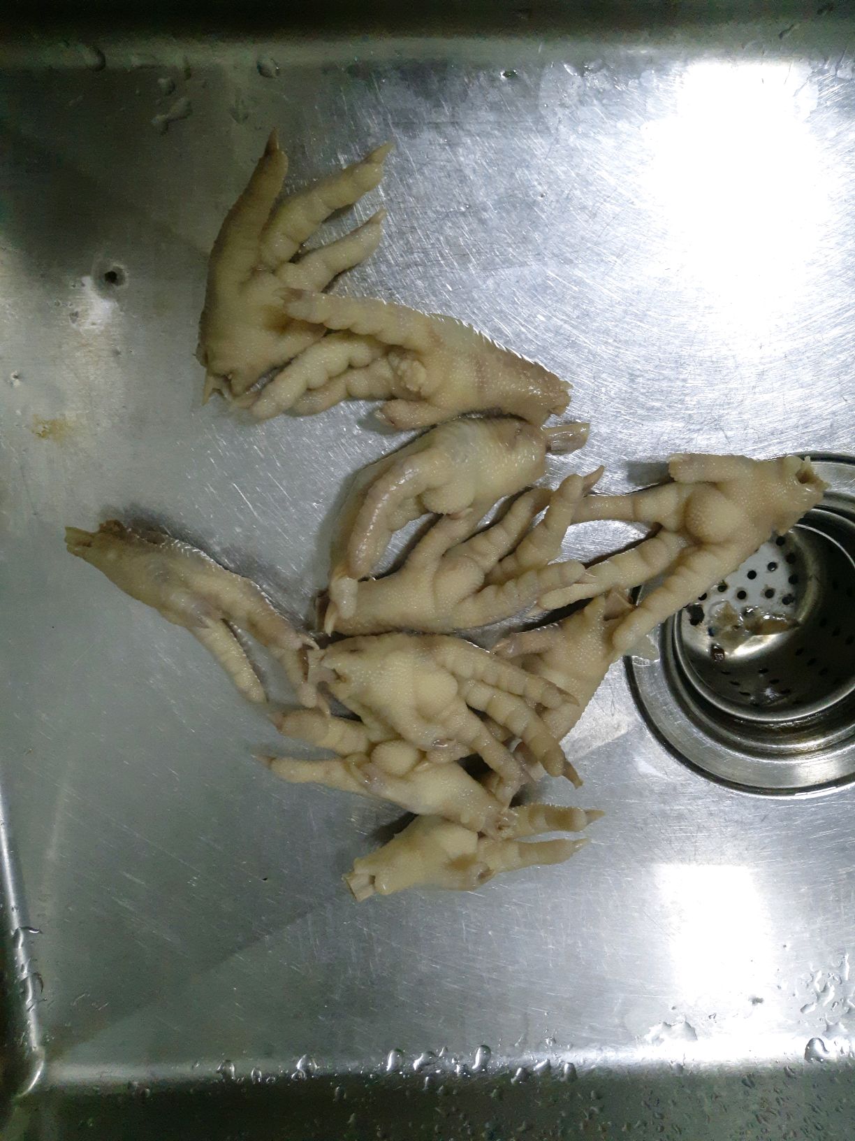 回味无穷红烧鸡爪