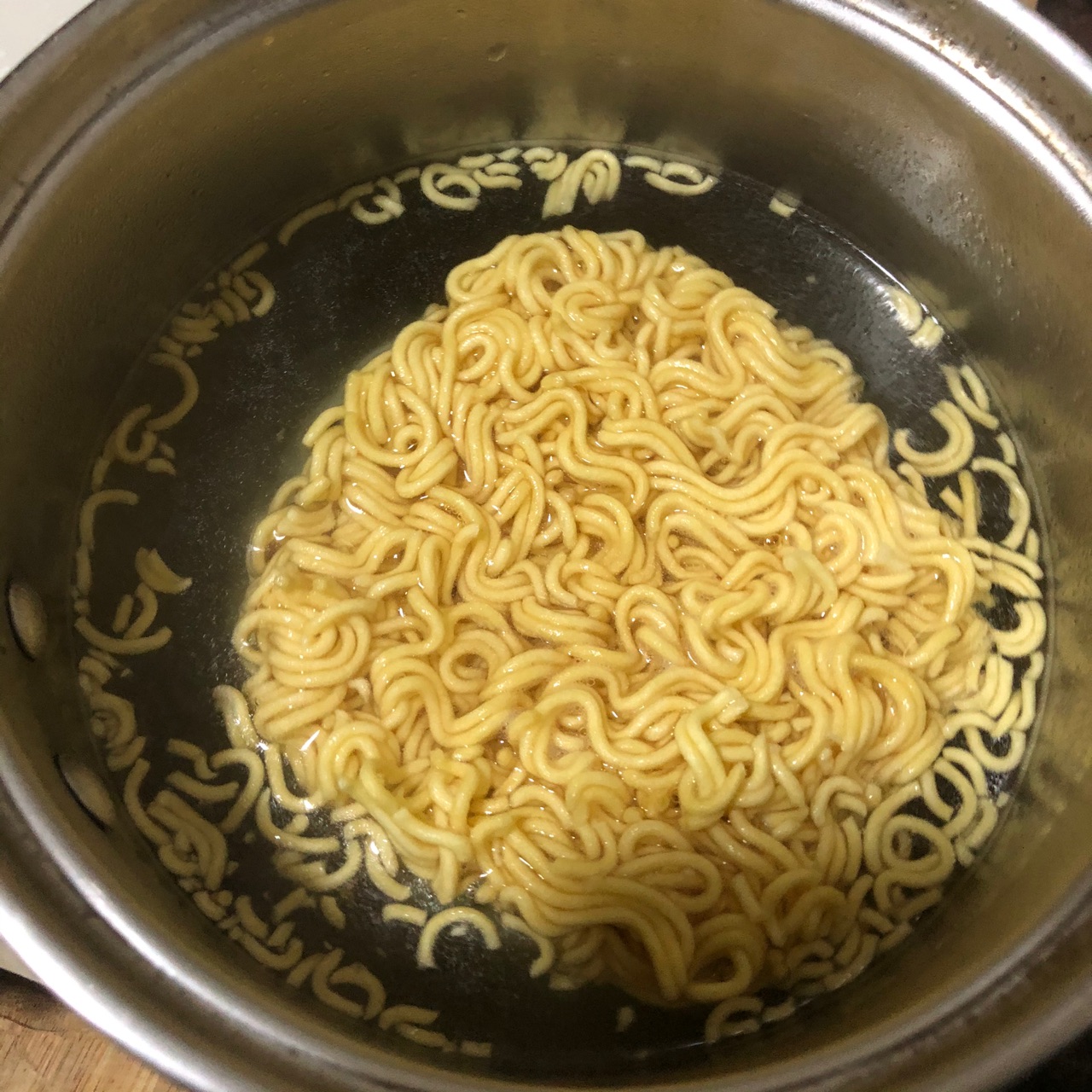 火腿鸡蛋拌面