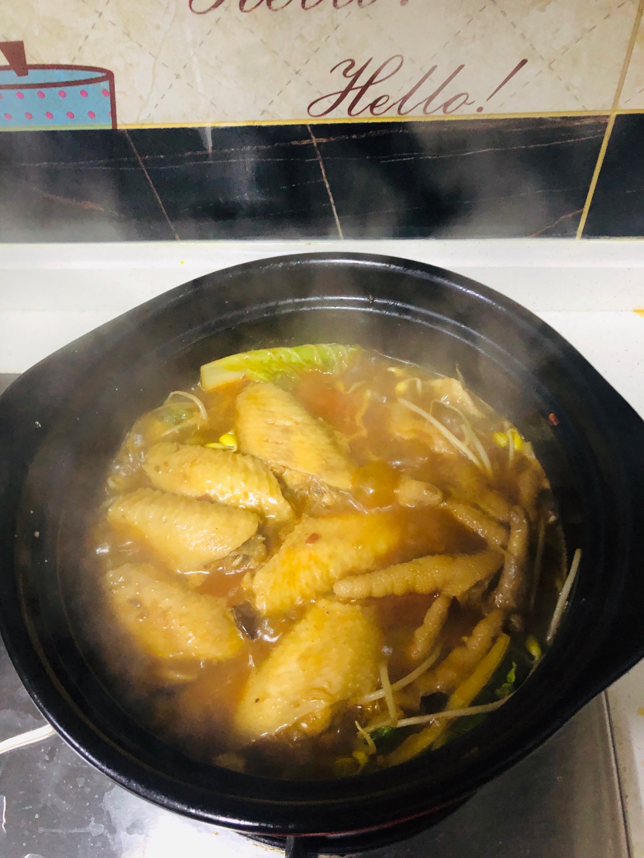 鸡翅鸡爪砂锅煲