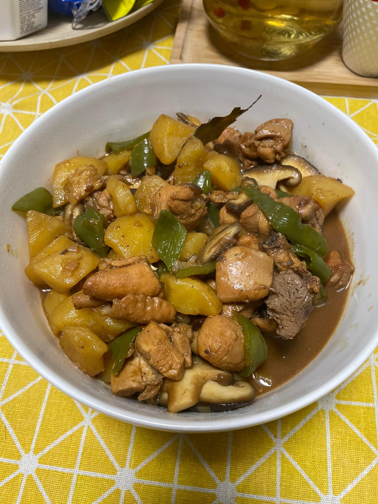 鸡大腿炖香菇土豆