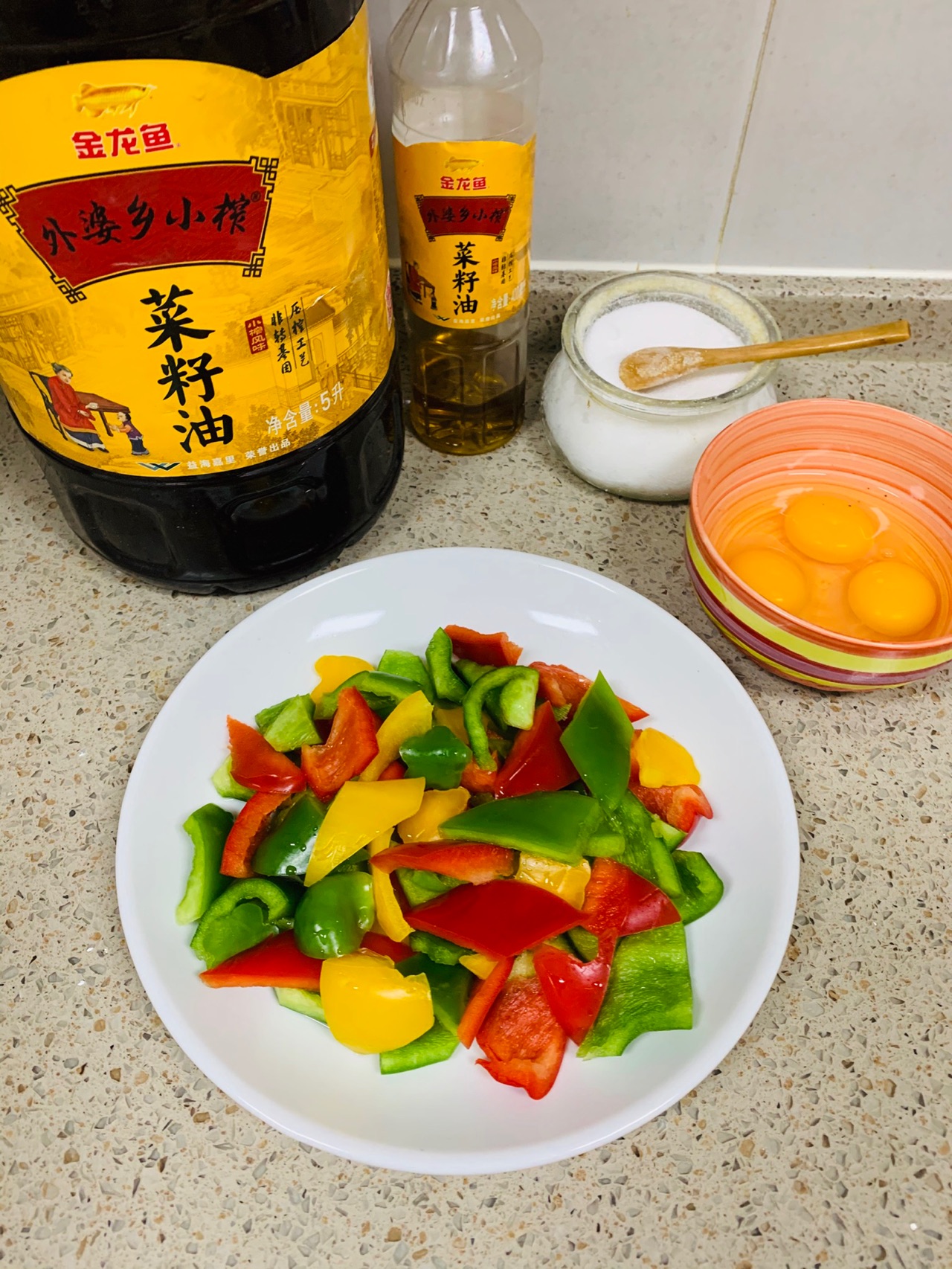 鸡蛋炒三椒