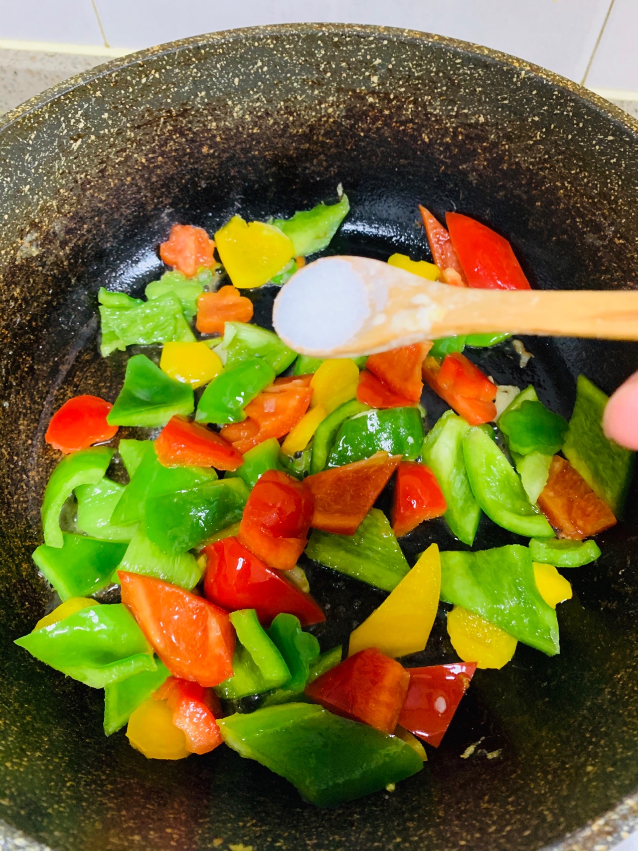 鸡蛋炒三椒