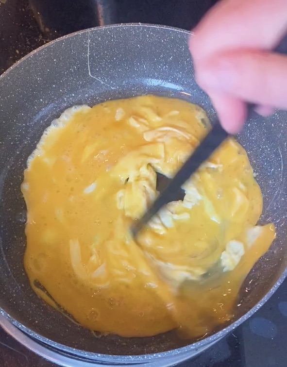 鸡蛋汆海藻面