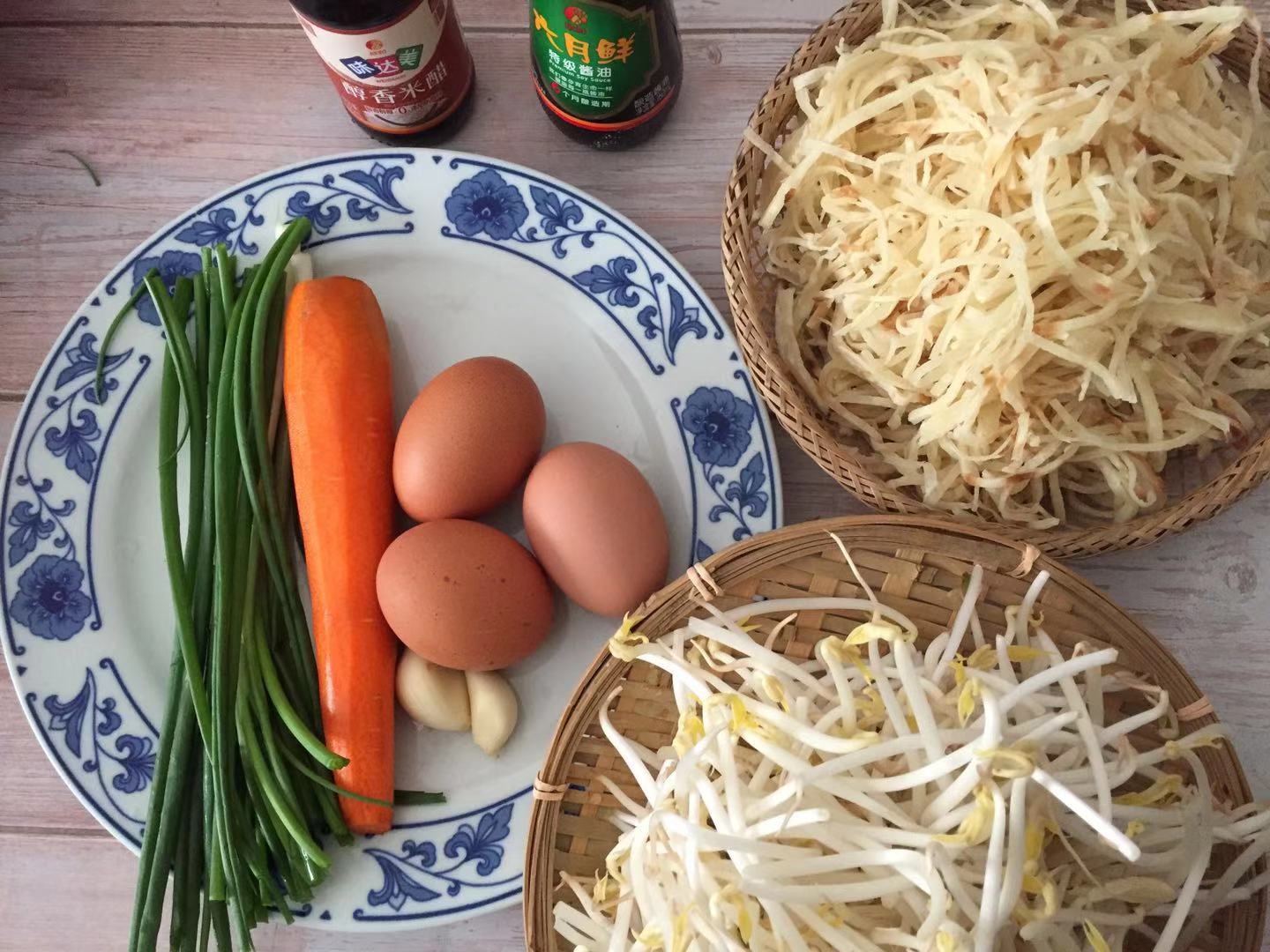 鸡蛋豆芽炒饼