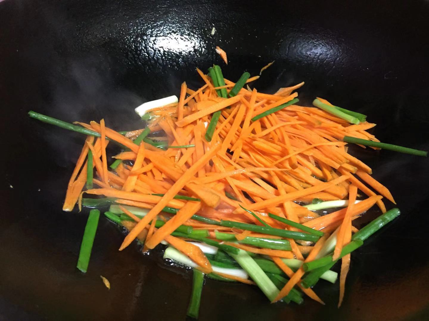 鸡蛋豆芽炒饼