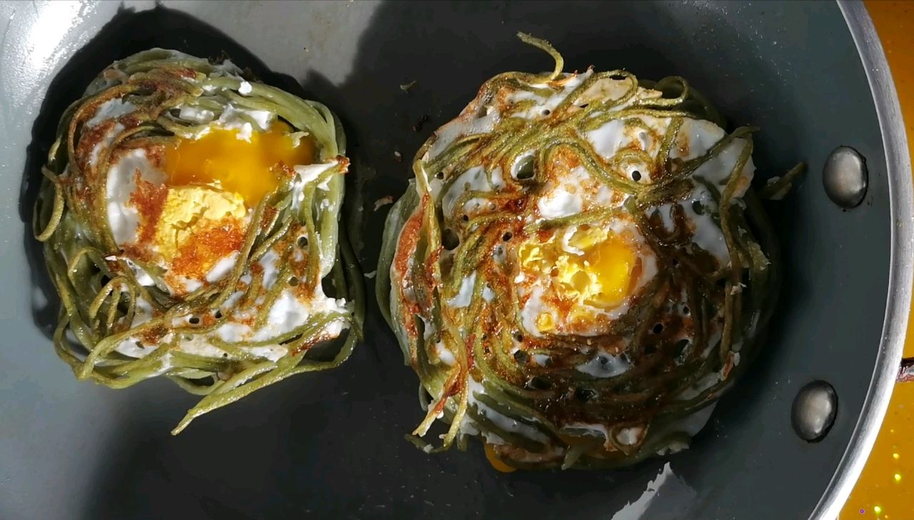 鸡蛋海藻面煎饼
