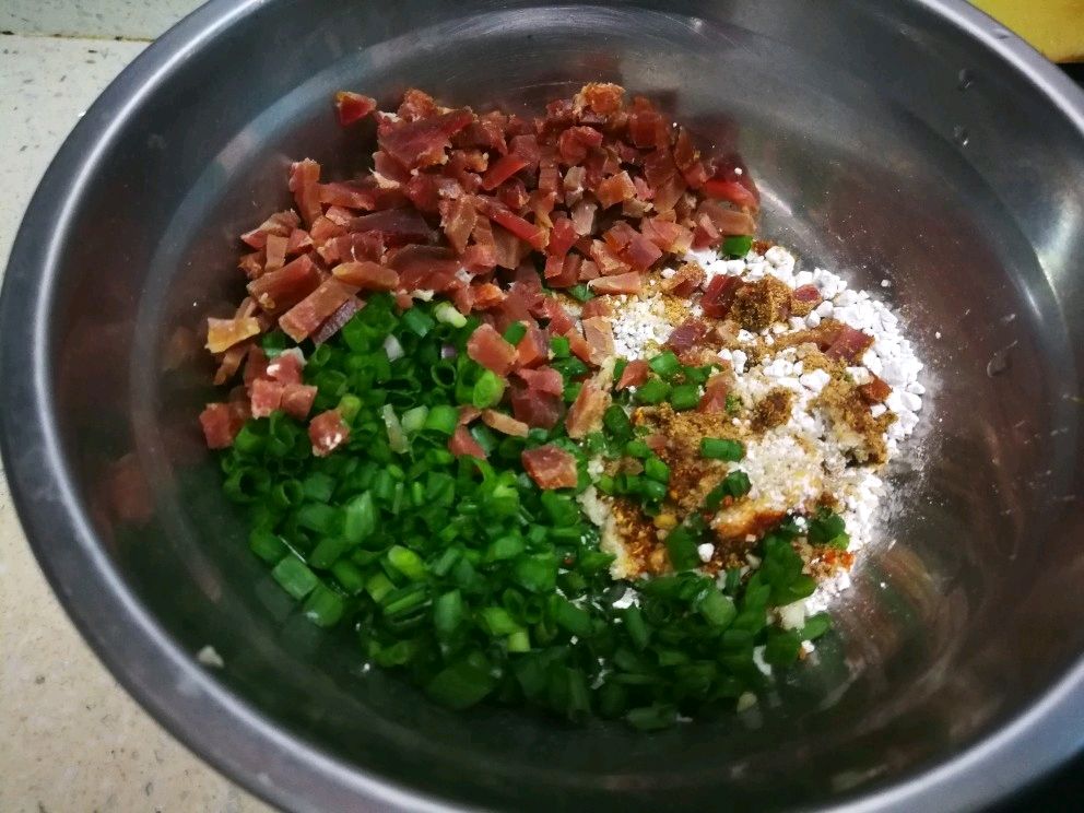 鸡蛋煎土豆红罗卜丝