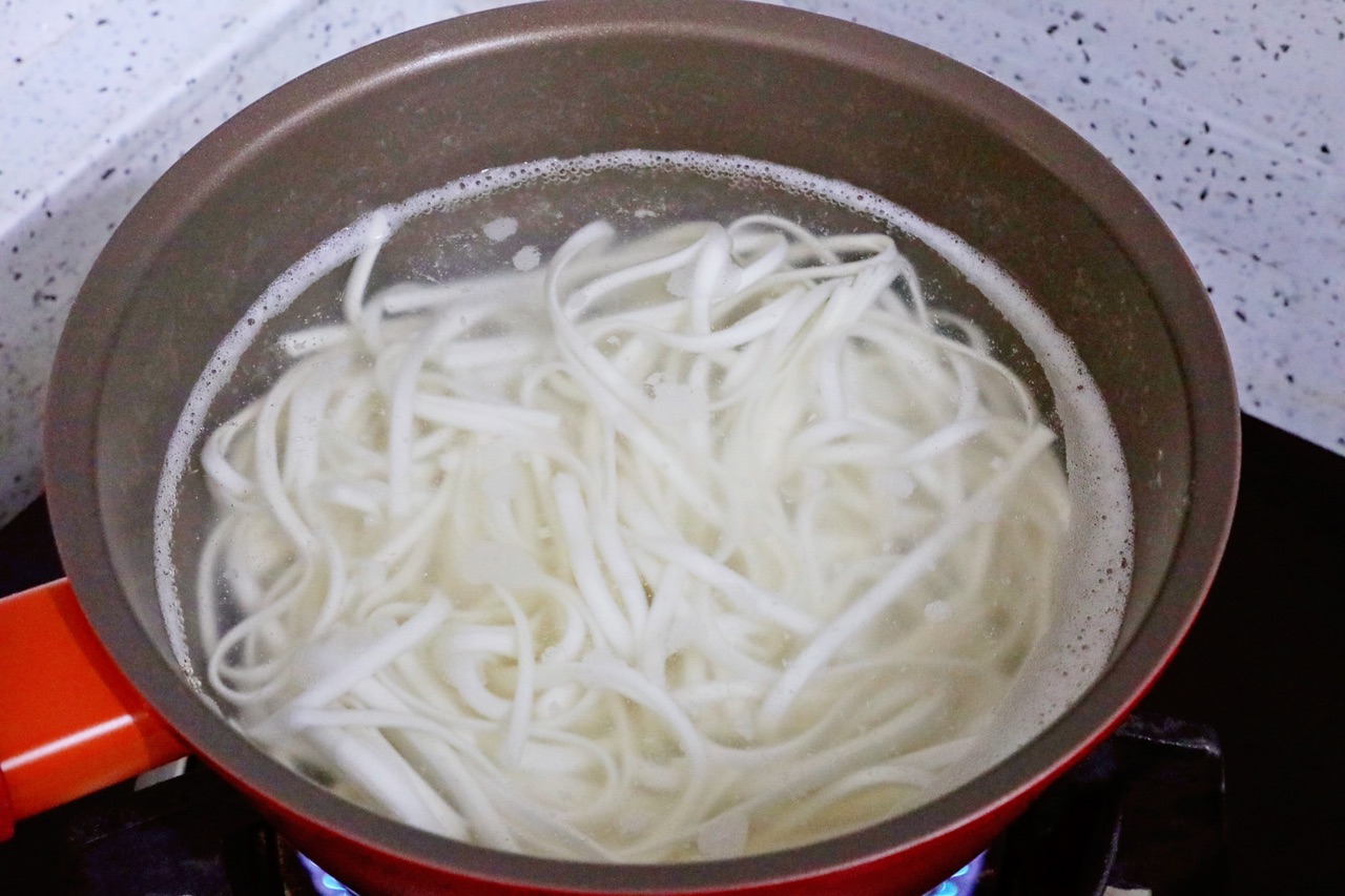 鸡蛋酱拌面